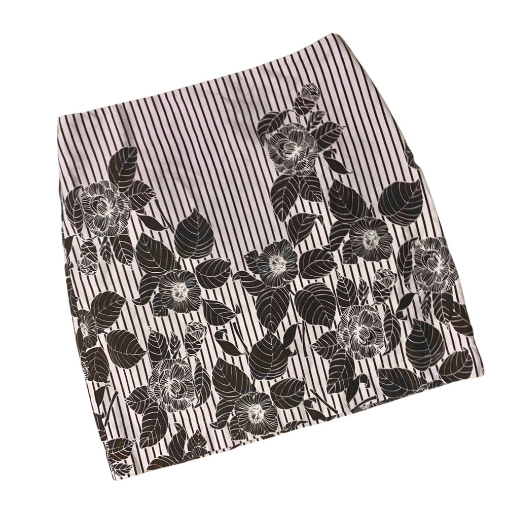 💵 Ann Taylor Pinstripe & Floral Pattern Skirt